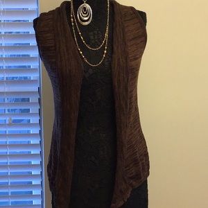 🍀 2/10.00 🍀Sweater Vest Ladies Juniors USA brown excellent clean L25” Arm 14”